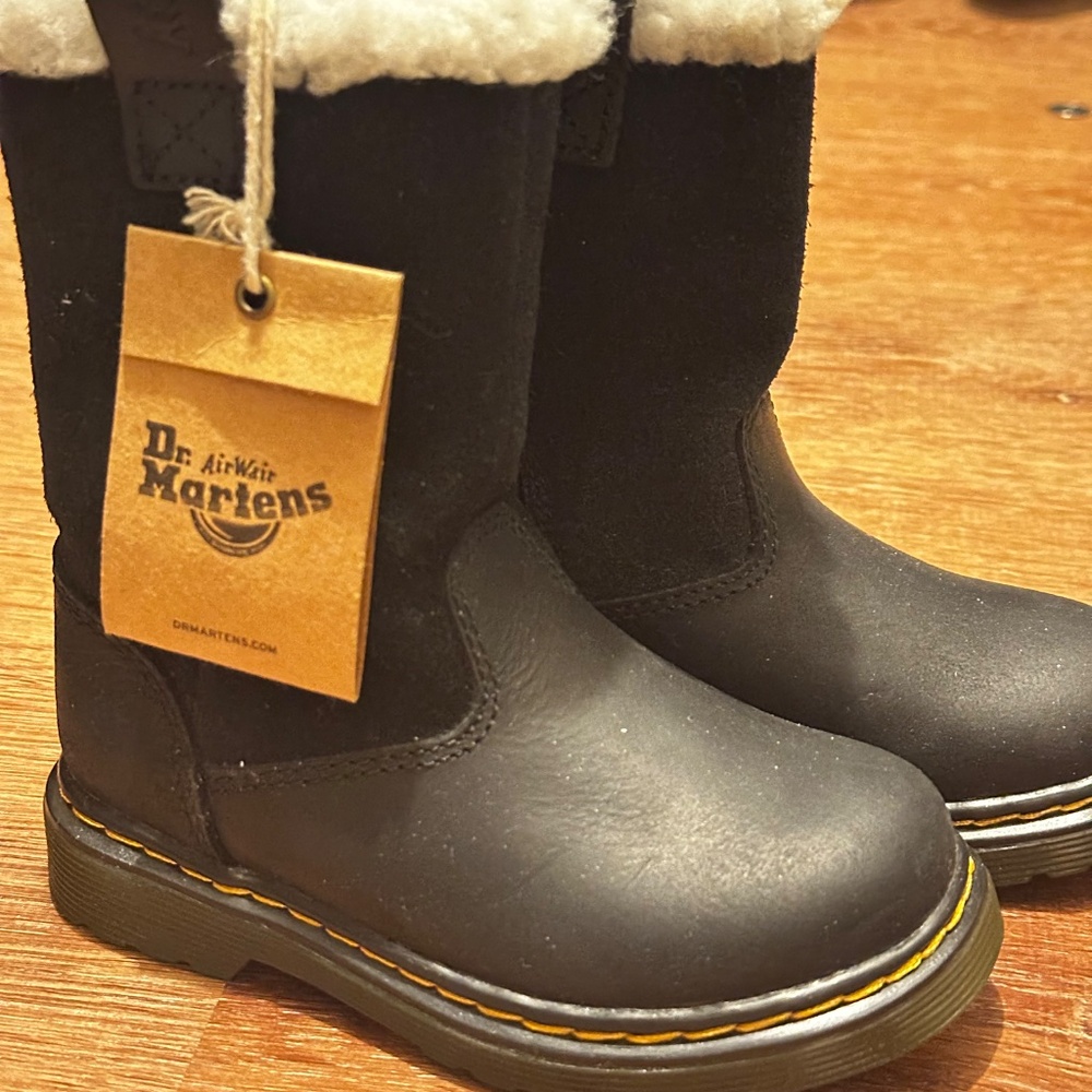 Girls Dr Martens Juney boots - Picture 3 of 8